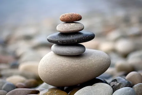 balanced-rock-sculpture-made-out-of-natural-stones